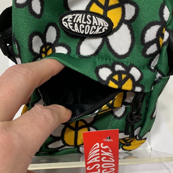 Green canvas crossbody NEW - Picture 3 of 11